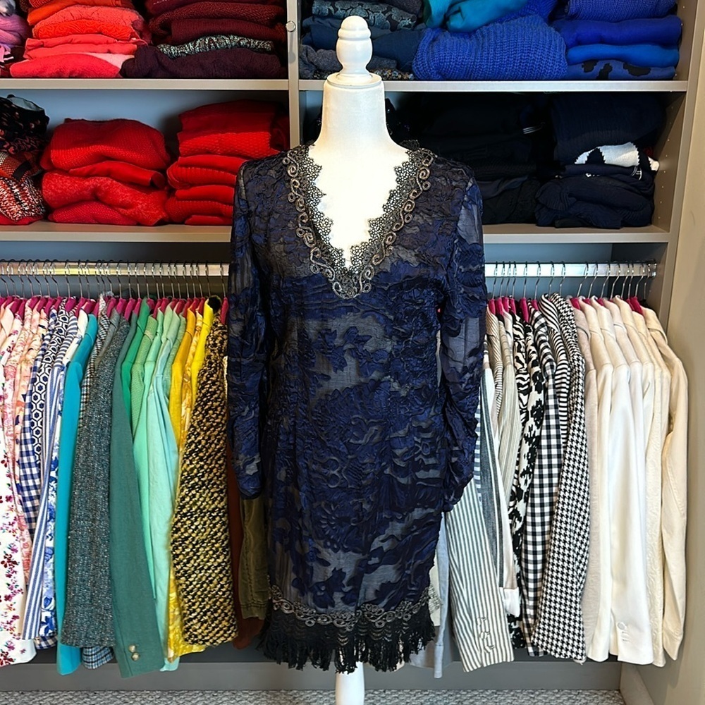 Elie Tahari navy and black long sleeve v neck burnout midi dress size 4